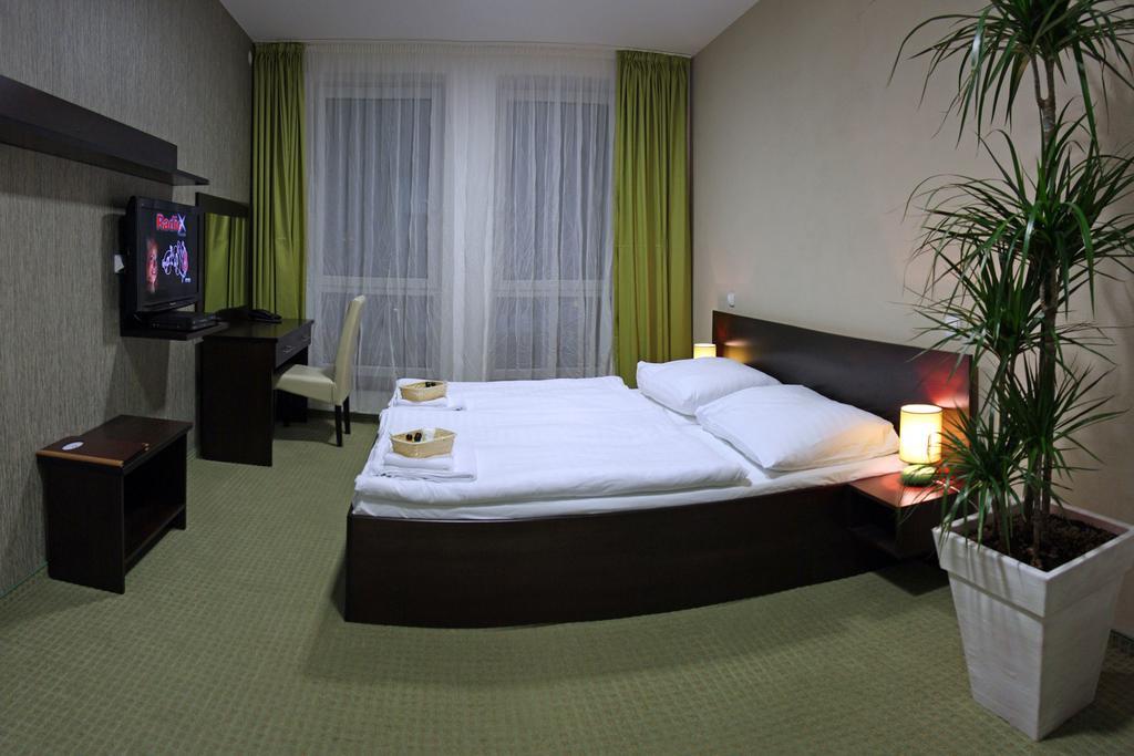 Penzion Luxury Рожнява Екстер'єр фото